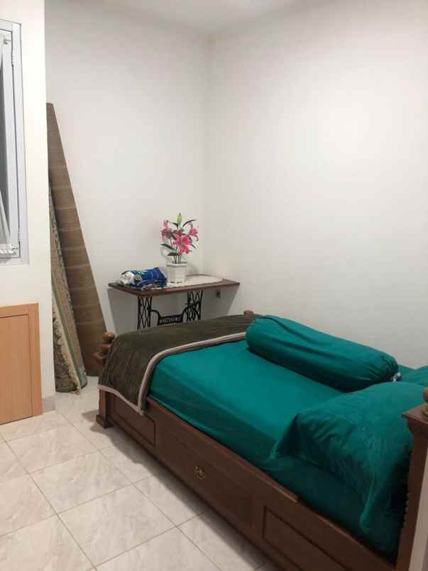 dijual villa bojong koneng