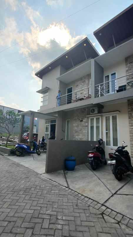 dijual villa gondorejo
