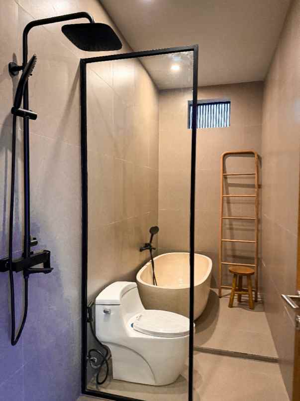 dijual villa jl uma sari dalung kec