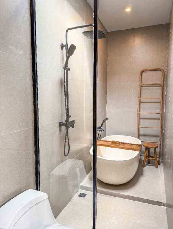 dijual villa jl uma sari dalung kec