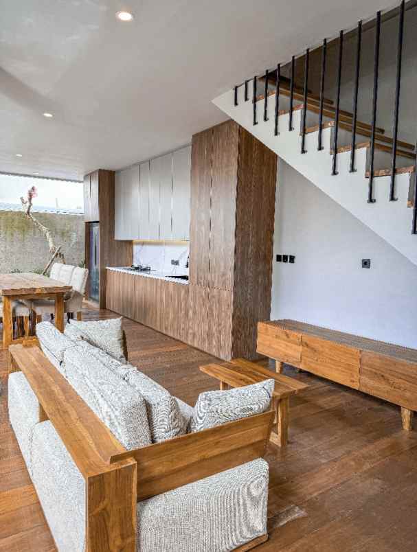 dijual villa jl uma sari dalung kec