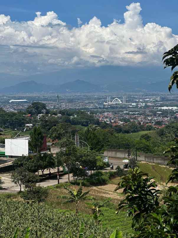 dijual villa lembang