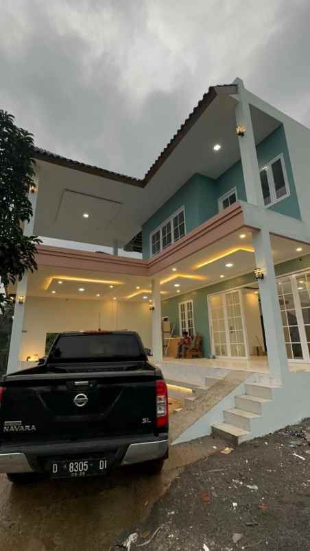 dijual villa lembang