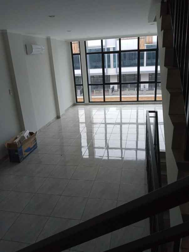 disewakan ruko gudang kantor ruko crystal commercial