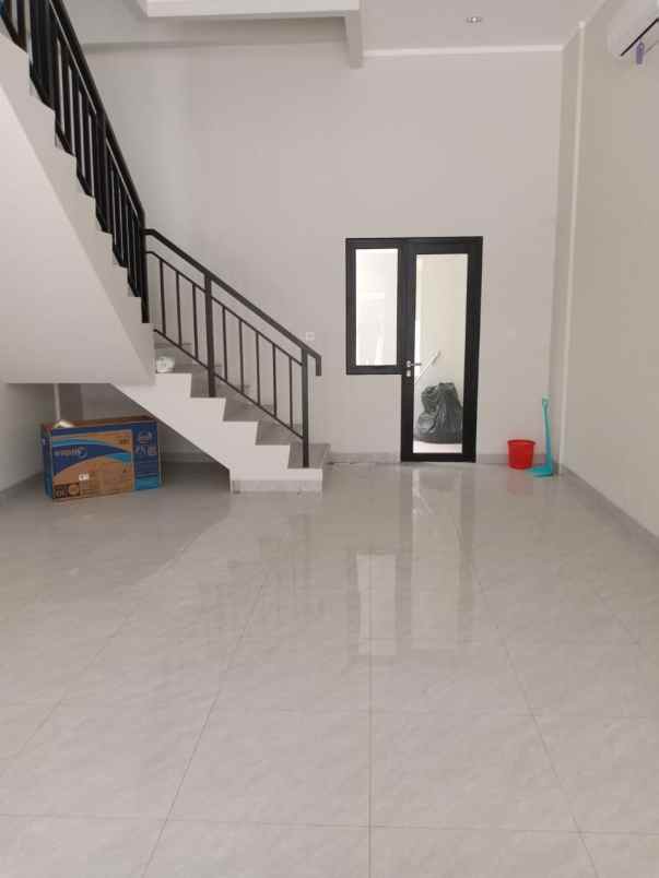 disewakan ruko gudang kantor ruko crystal commercial