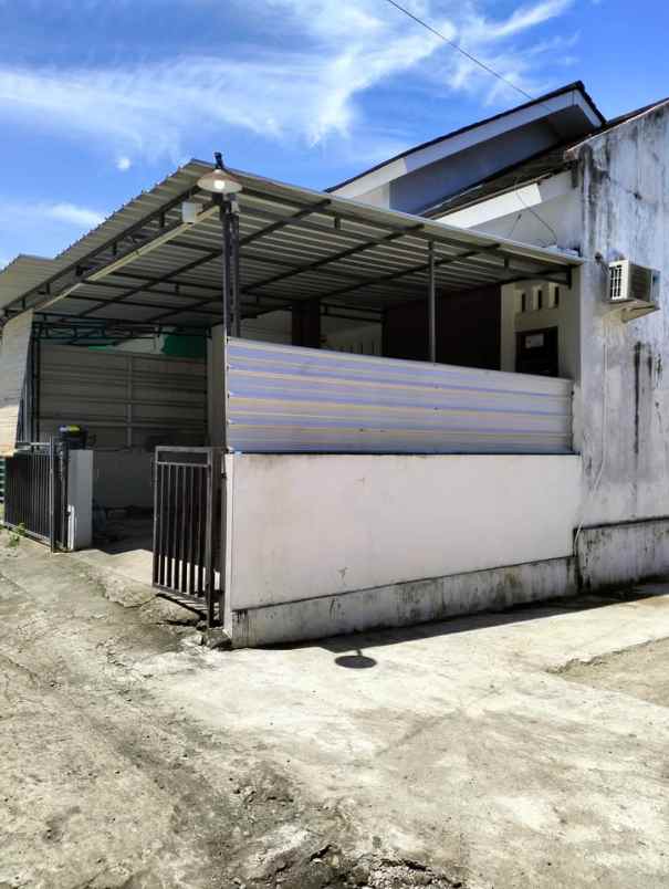 disewakan rumah belakang umy