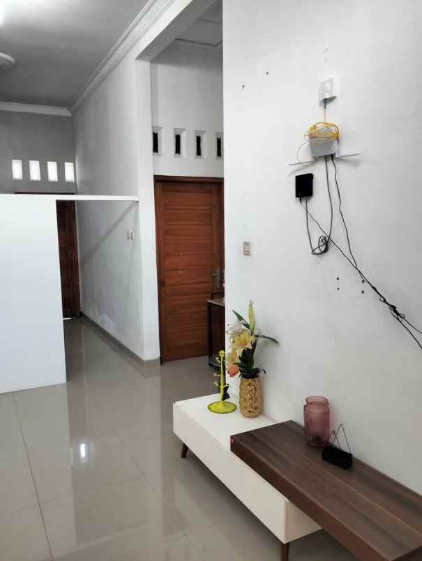 disewakan rumah belakang umy