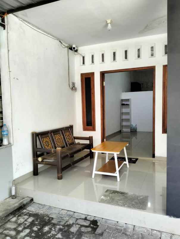 disewakan rumah belakang umy