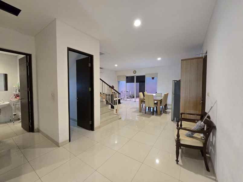 disewakan rumah cluster palm spring jgc