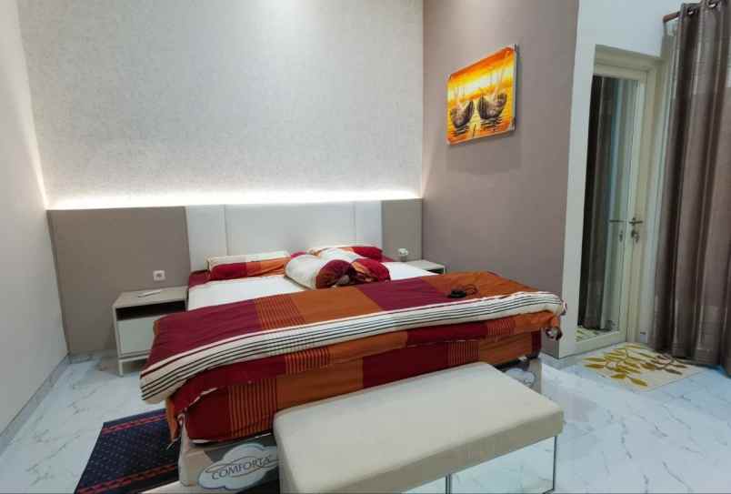 disewakan rumah furnish elegan kawasan manyar jaya