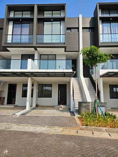 disewakan rumah golf island pik