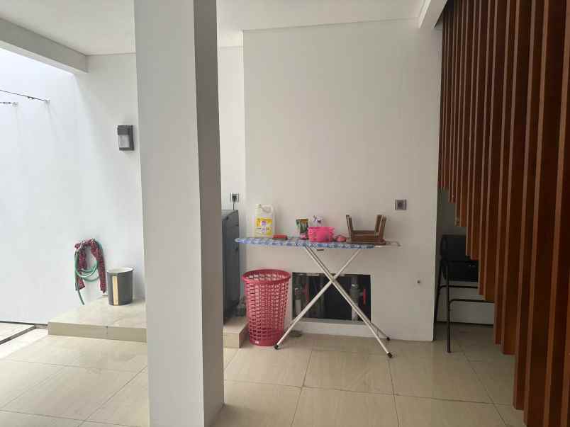 disewakan rumah jalan wedasari gatsu barat