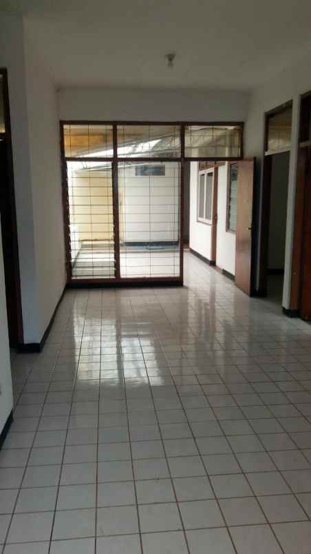 disewakan rumah jl golf raya arcamanik