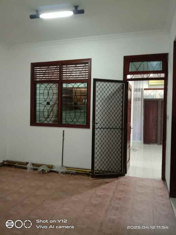 disewakan rumah kayu putih
