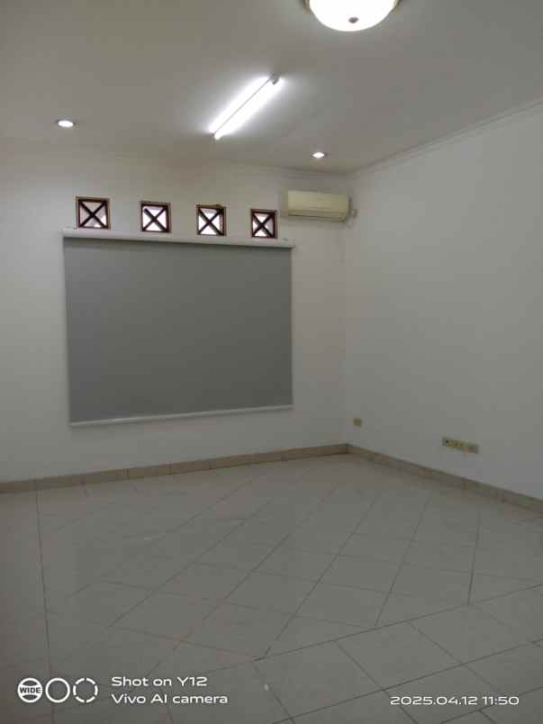 disewakan rumah kayu putih