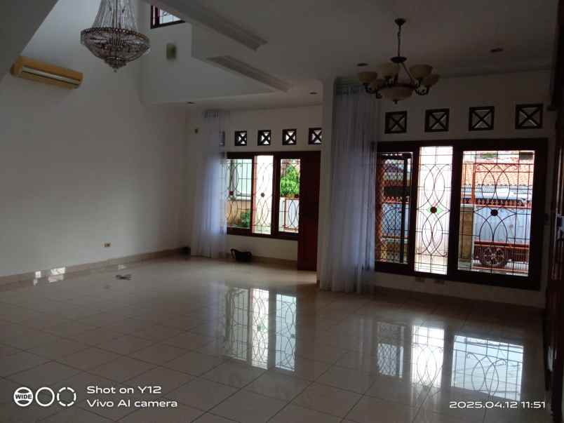 disewakan rumah kayu putih