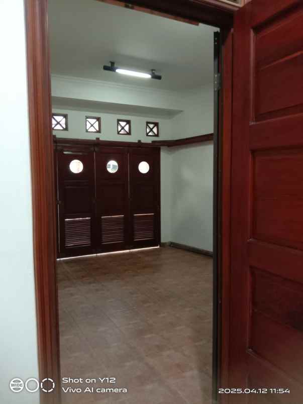 disewakan rumah kayu putih