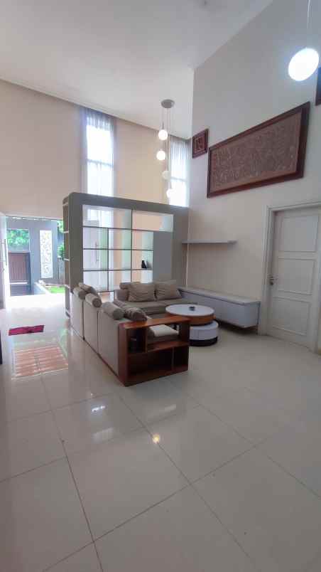 disewakan rumah komplek setraduta bandung