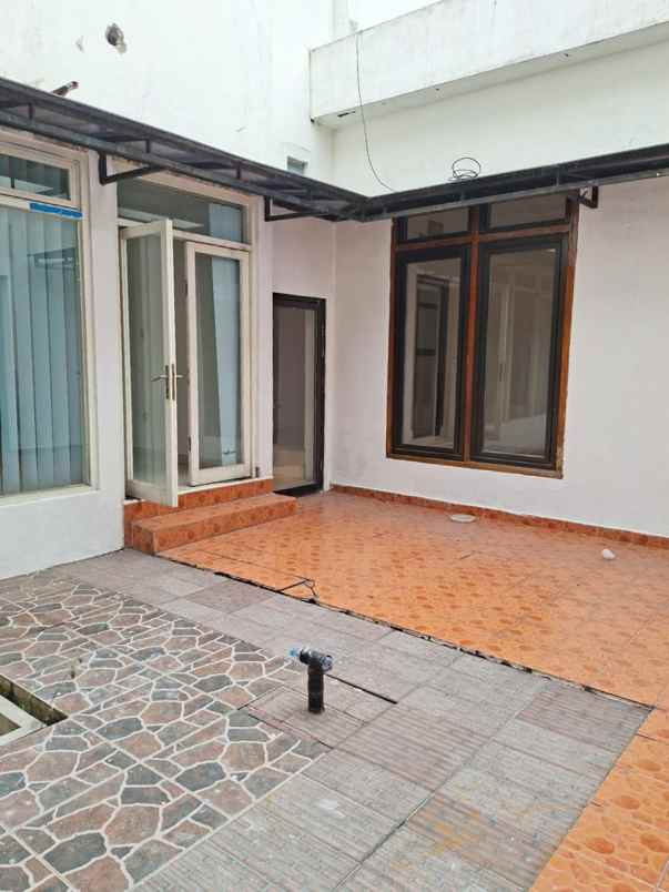 disewakan rumah manyar