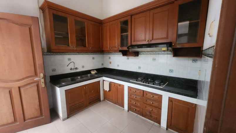 disewakan rumah pakuwon city