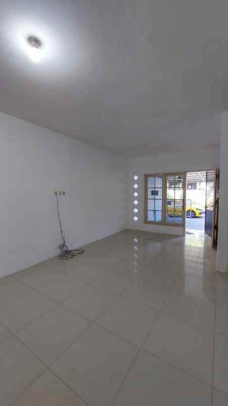 disewakan rumah pantai mentari