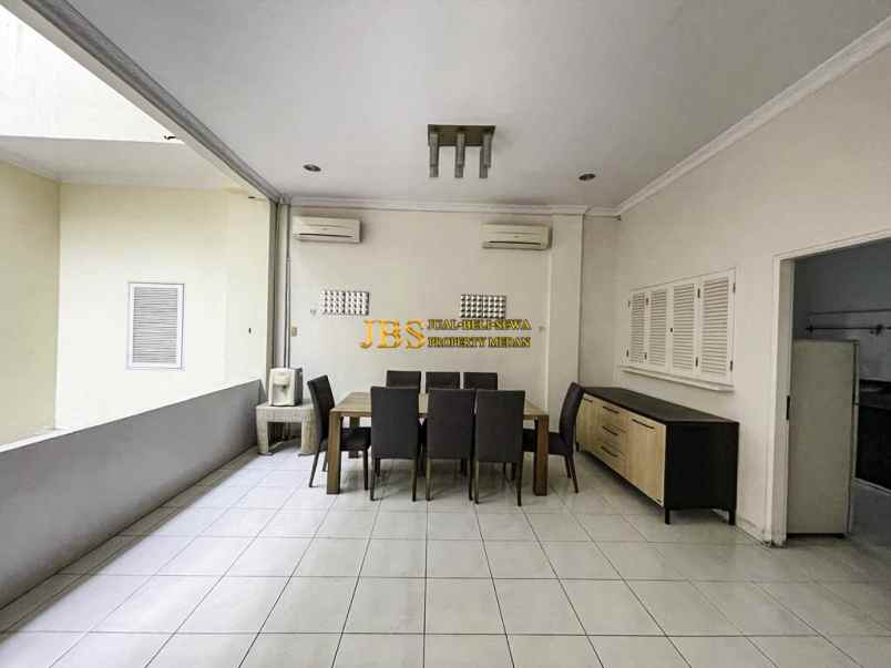 disewakan villa komplek taman malibu indah