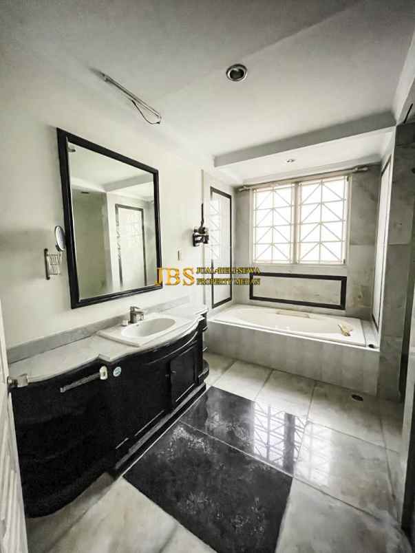 disewakan villa komplek taman malibu indah