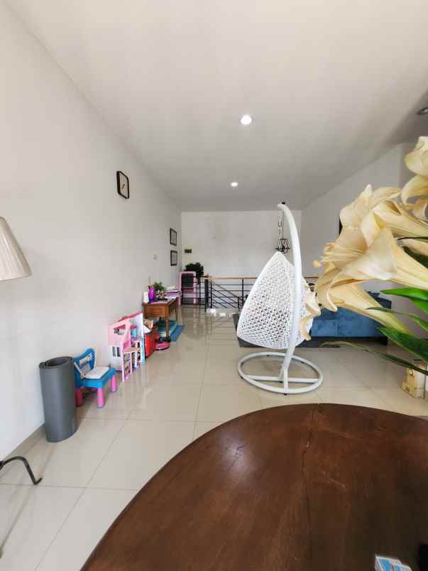 hunian tenang di veteran bintaro lt 215 shm pribadi