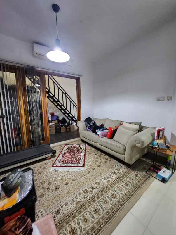 hunian tenang di veteran bintaro lt 215 shm pribadi