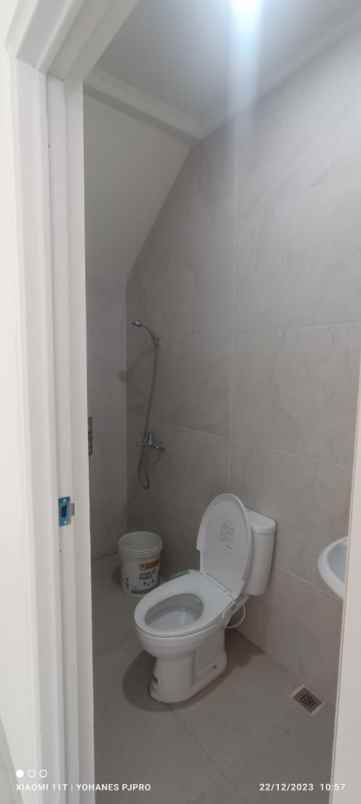 jual rumah mewah ada swimming pool jak bar