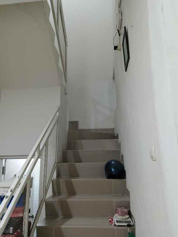 over kredit 75jt rumah 2 lantai di tapos depok