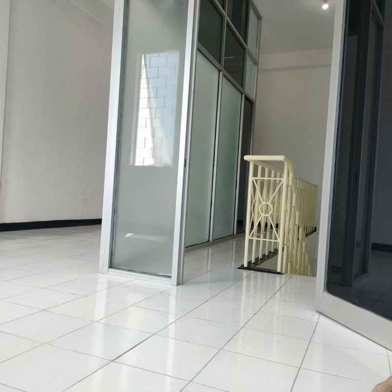 ruko klampis dekat araya manyar rungkut merr dnd