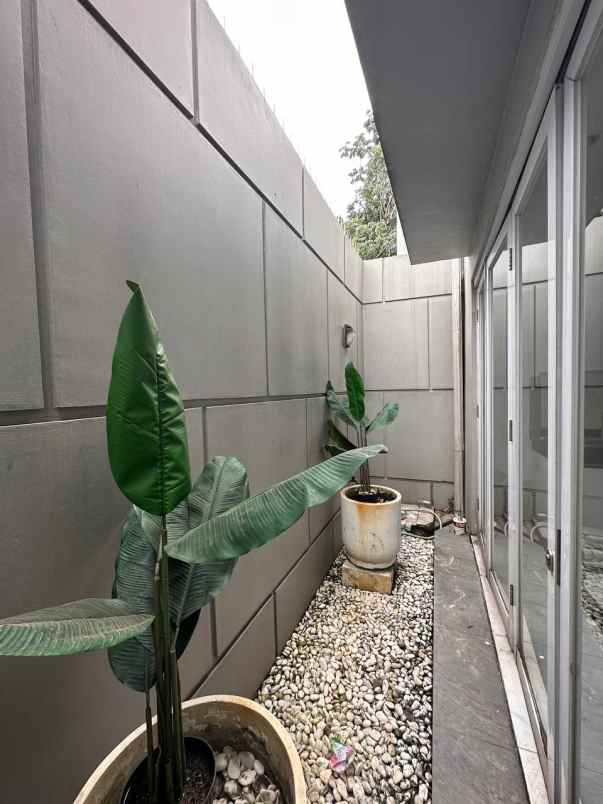 rumah 2 lantai dekat lapan pasar rebo jakarta timur