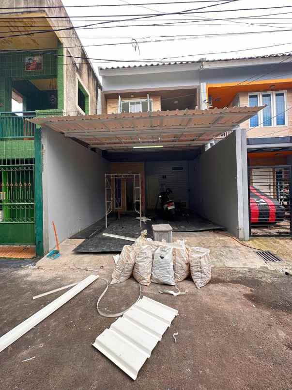 rumah 2 lantai dekat lapan pasar rebo jakarta timur