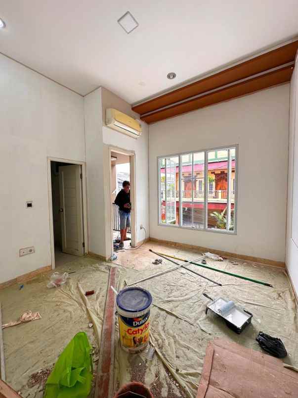 rumah 2 lantai dekat lapan pasar rebo jakarta timur