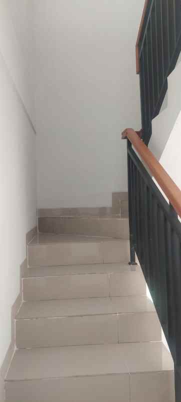 rumah 2 lantai di atang sanjaya bogor