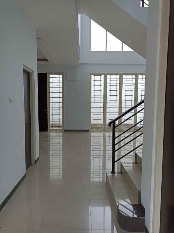 rumah 2 lantai puri galaxy surabaya timur nego