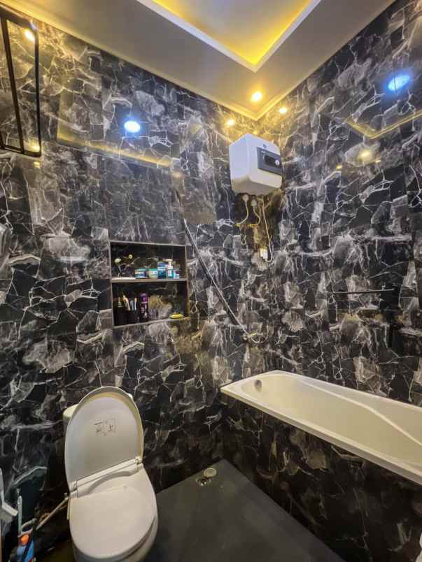 rumah 3 lantai non komplek di ciledug tangerang