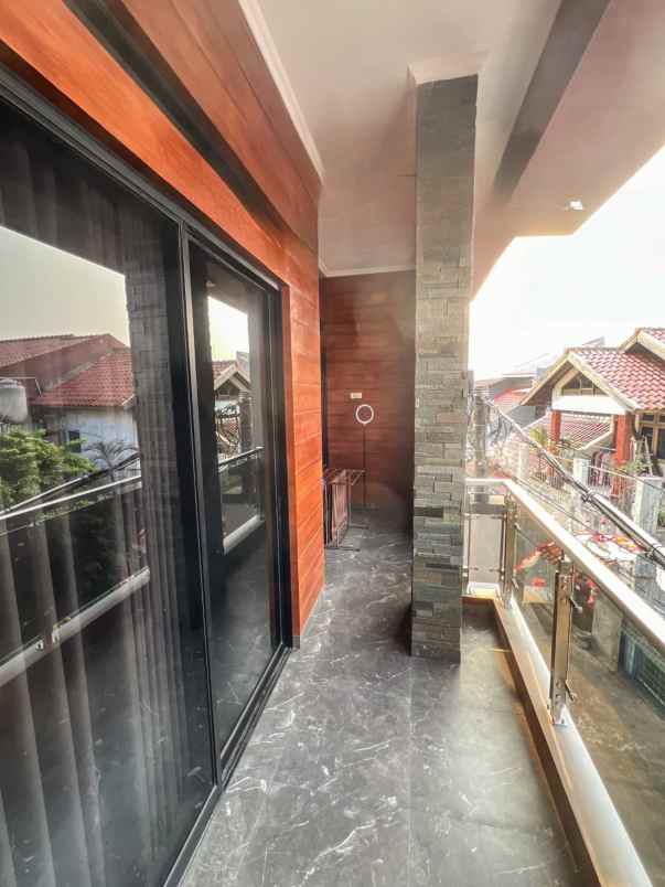 rumah 3 lantai non komplek di ciledug tangerang