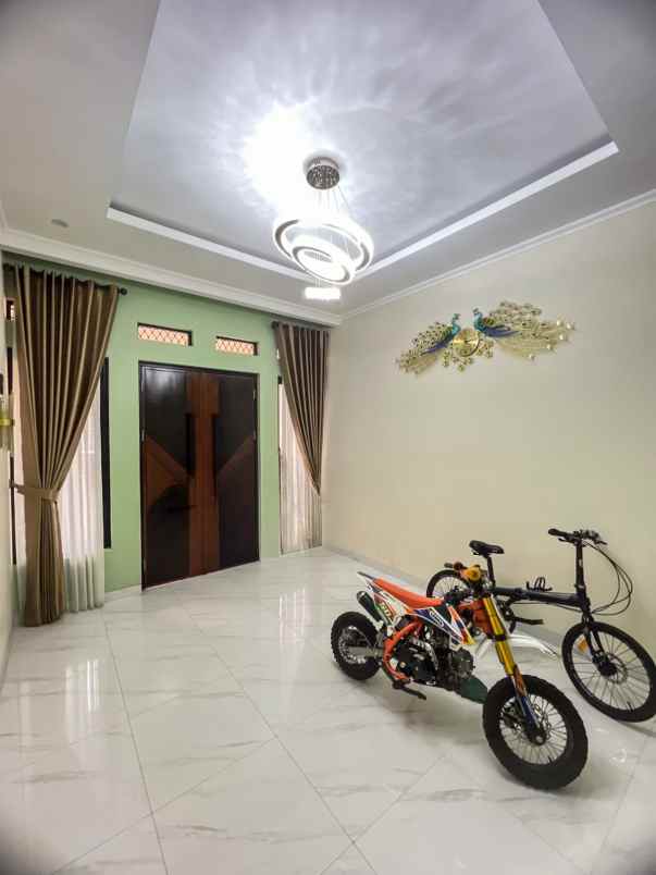 rumah 3 lantai non komplek di ciledug tangerang