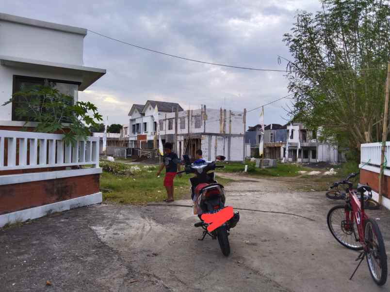 rumah 656p 884 vi jl danau