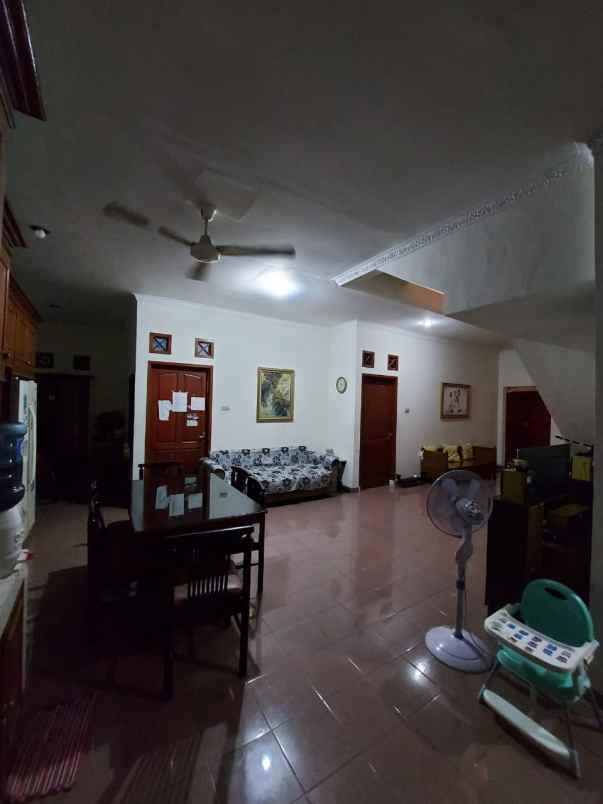 rumah akses 2 mobilea bukit duri 2 km ke stasiun tebet