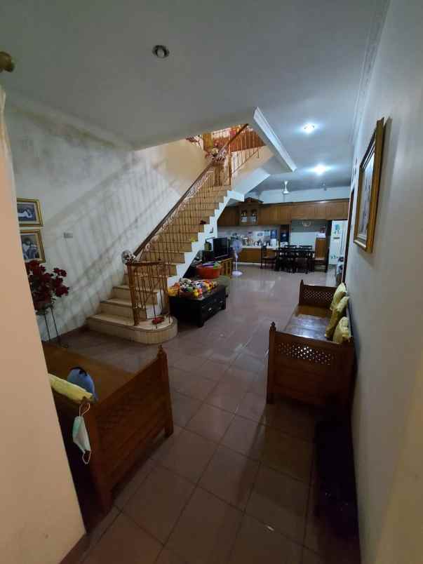 rumah akses 2 mobilea bukit duri 2 km ke stasiun tebet