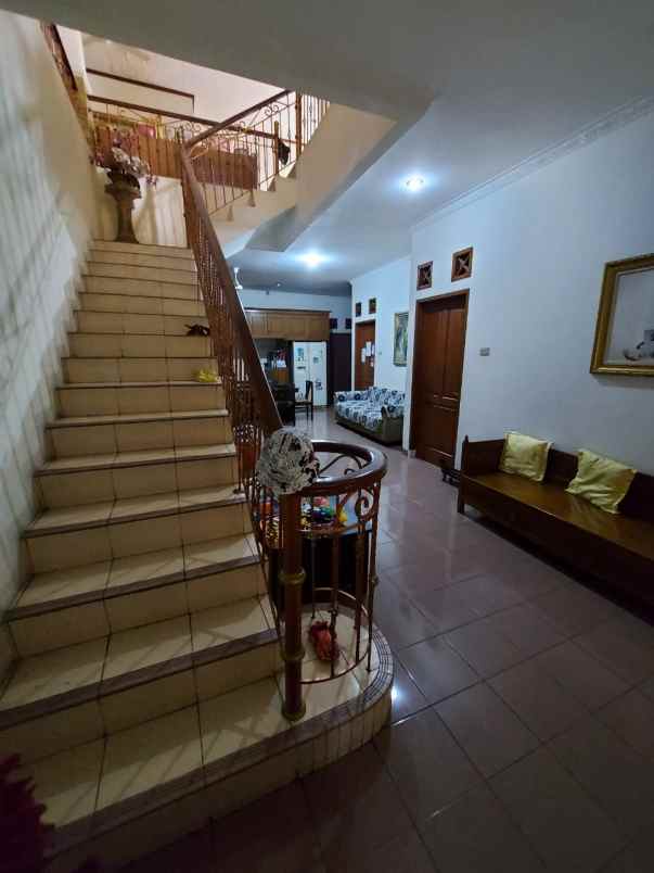 rumah akses 2 mobilea bukit duri 2 km ke stasiun tebet