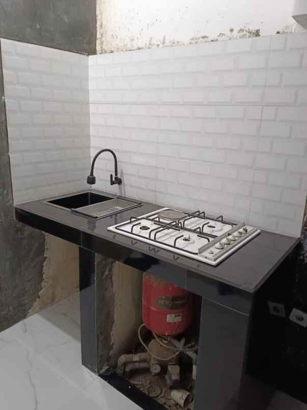 rumah asri 3 lantai di komplek bumi harapan