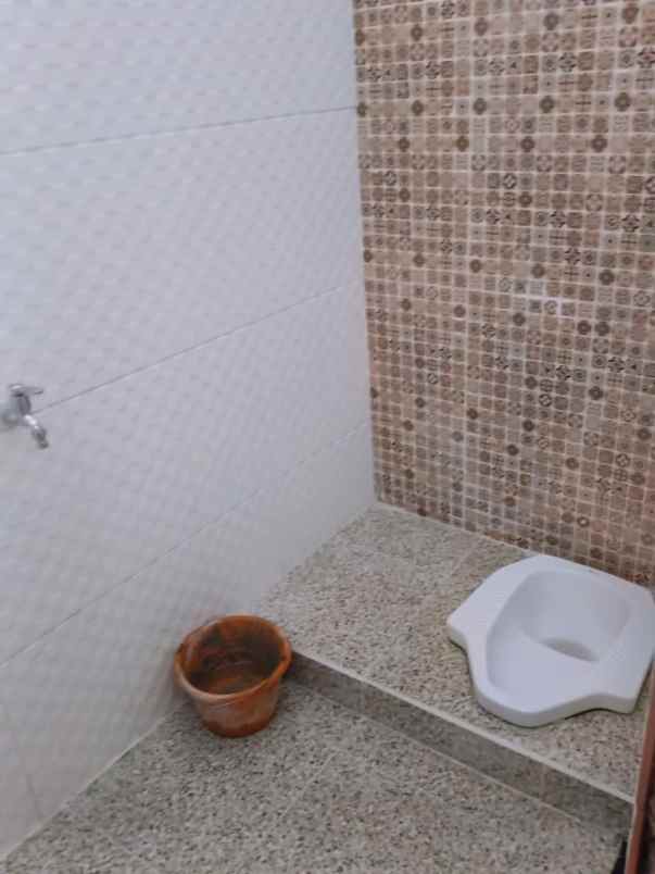 rumah asri 3 lantai di komplek bumi harapan