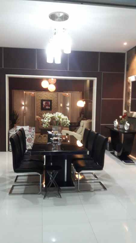 rumah banyumanik dengan private pool