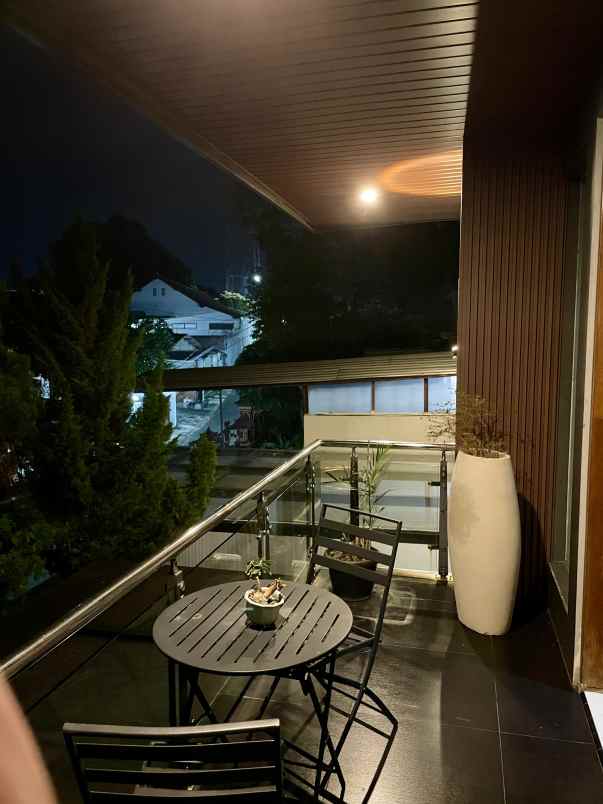 rumah banyumanik dengan private pool