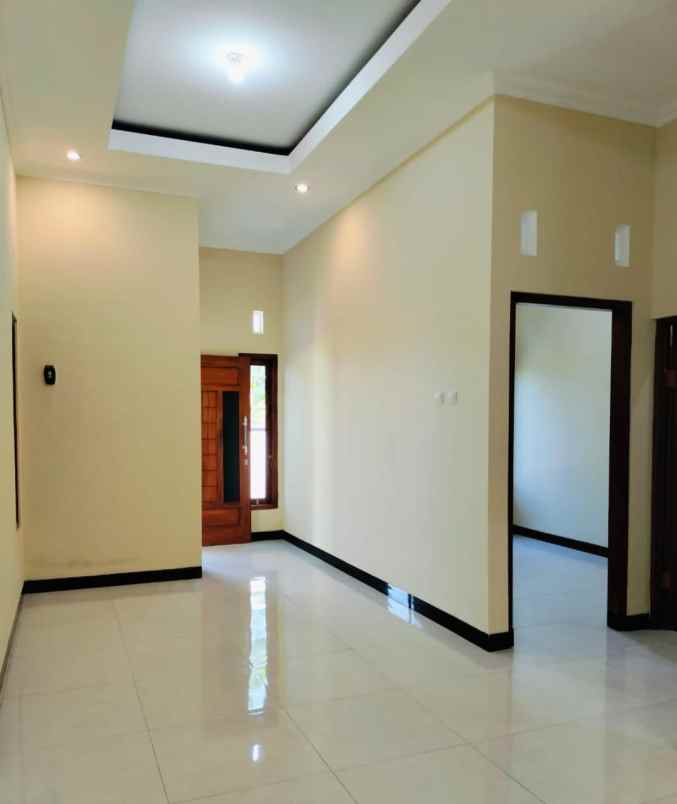 rumah baru 3 kamar view sawah dekat bandara adisucipto