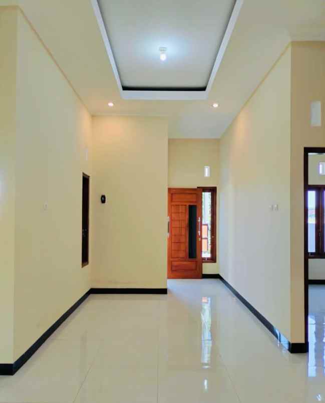 rumah baru 3 kamar view sawah dekat bandara adisucipto